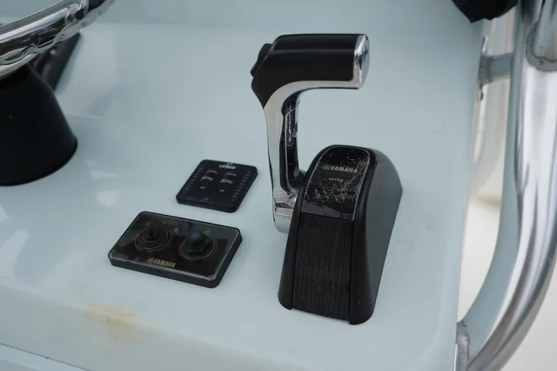 Slide: The Image of Boat control panel with Yamaha throttle on a 2015 Stuart 26. - 44