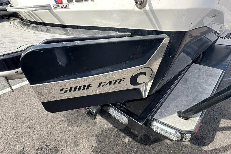 Slide: The Image of 2018 Malibu Wakesetter 21 VLX with Surf Gate technology, rear view. - 14