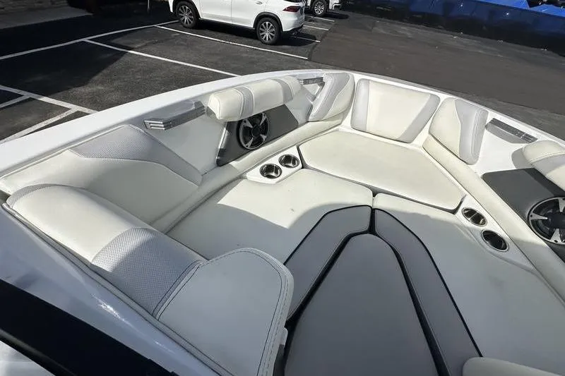 Slide: The Image of Interior of 2018 Malibu Wakesetter 21 VLX boat with white seating and cup holders. - 18