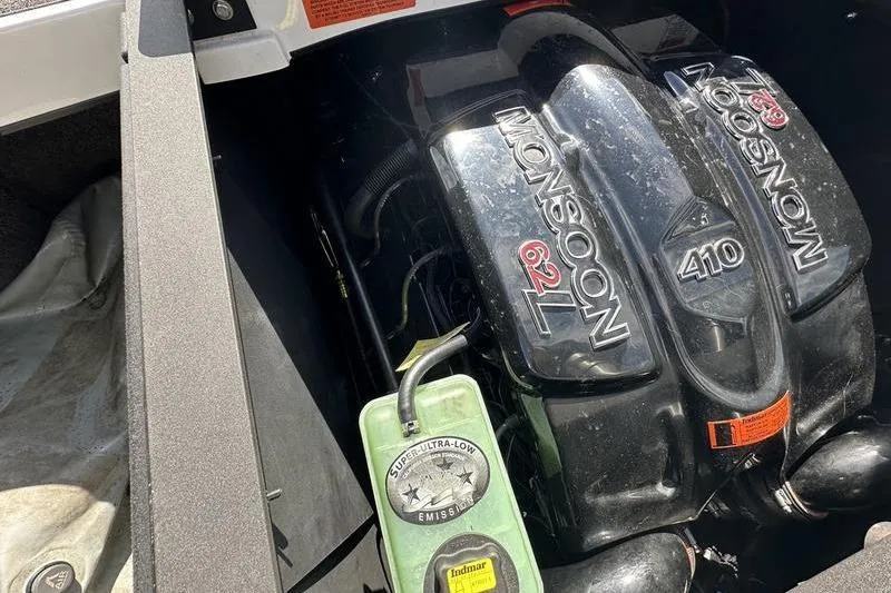 Slide: The Image of Engine compartment of a 2018 Malibu Wakesetter 21 VLX with Monsoon 6.2L 410 engine. - 29