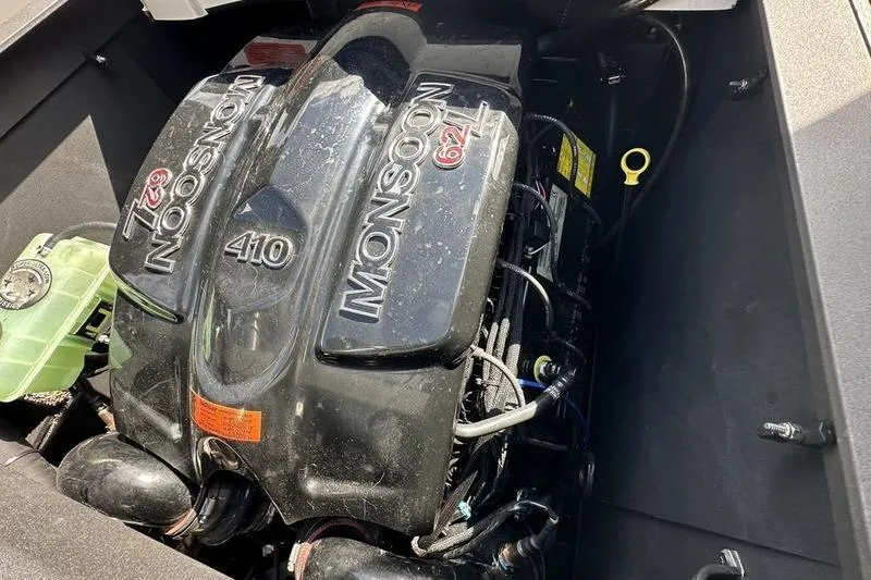 Slide: The Image of 2018 Malibu Wakesetter 21 VLX engine, Monsoon 6.2L 410 horsepower. - 31