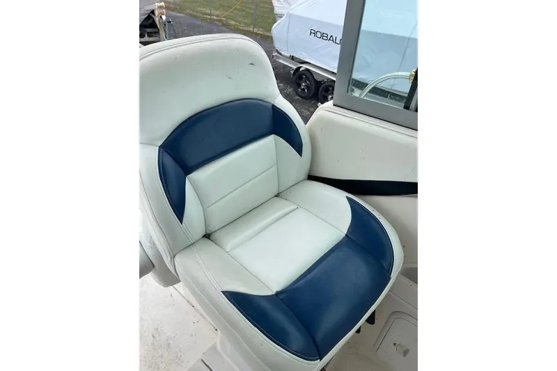 Slide: The Image of White and blue seat on 2004 Seaswirl Striper 2601 Walkaround I/O boat. - 8