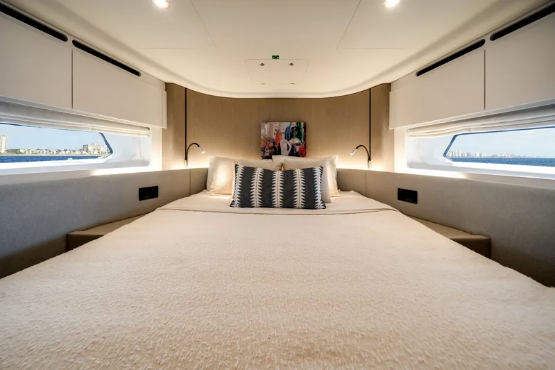 Slide: The Image of Azimut 53 FLY 2023 - 11