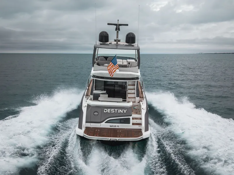 Slide: The Image of Azimut 53 FLY 2023 - 10