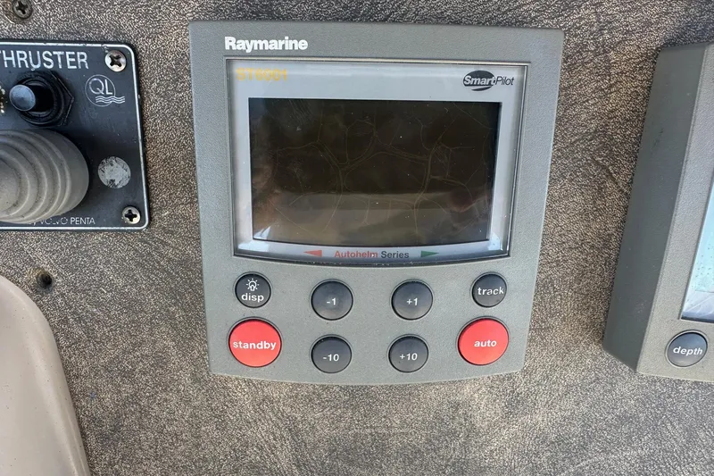 Slide: The Image of Raymarine SmartPilot control panel on 2005 Carver 360 Sport Sedan boat dashboard. - 15