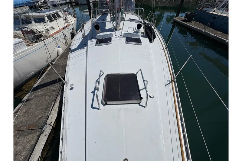 Slide: The Image of 1990 Beneteau Oceanis 500 sailboat deck view in marina setting. - 22