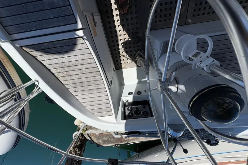 Slide: The Image of Cockpit view of 1990 Beneteau Oceanis 500 sailboat with steering wheel and compass. - 47