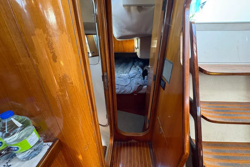 Slide: The Image of Interior of 1990 Beneteau Oceanis 500 sailboat with wooden finish and cozy cabin. - 81