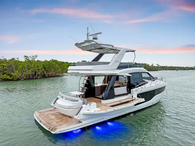 Slide: The Image of Galeon 500 Fly 2026 - 19