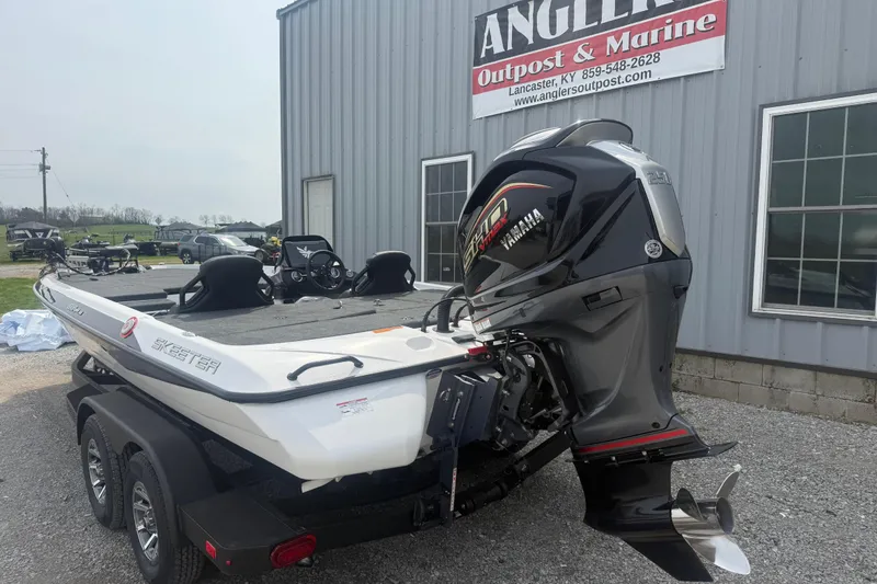 Slide: The Image of 2026 Skeeter ZXR21 SE boat with Yamaha engine at Angler's Outpost & Marine. - 6