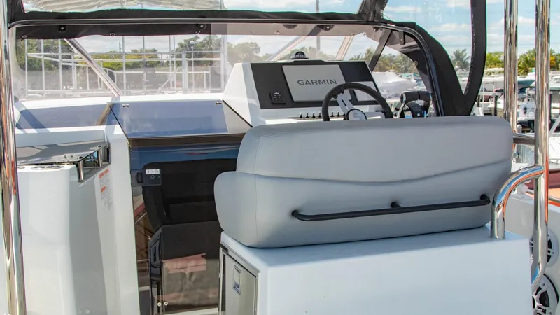 Slide: The Image of Beneteau Flyer 9 SUNdeck 2022 - 17