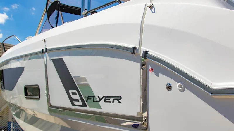 Slide: The Image of Beneteau Flyer 9 SUNdeck 2022 - 32