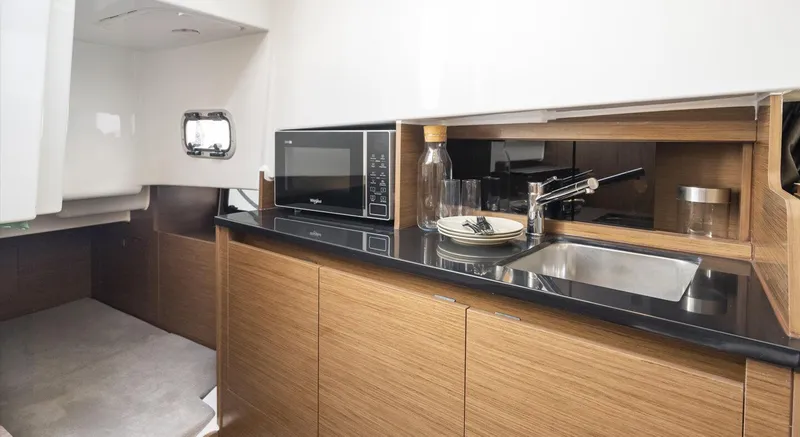 Slide: The Image of Beneteau Flyer 9 SUNdeck 2023 - 13