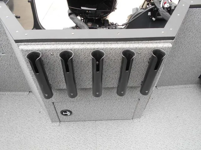 Slide: The Image of Crestliner 1850 Commander 2026 - 12