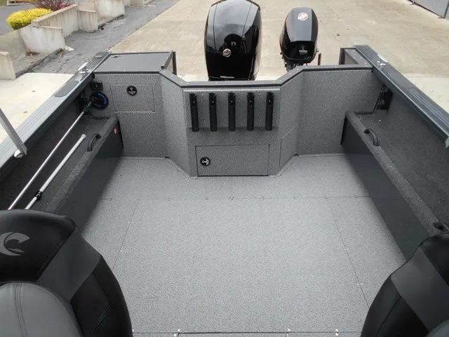 Slide: The Image of Crestliner 1850 Commander 2026 - 19