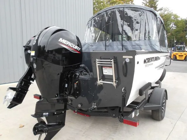 Slide: The Image of Crestliner 1850 Commander 2026 - 6