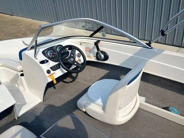 Slide: The Image of Bayliner 175 Bowrider 2016 - 10