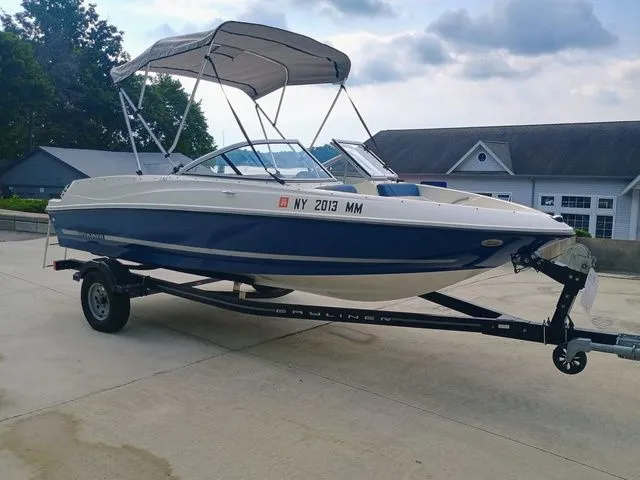 Slide: The Image of Bayliner 175 Bowrider 2016 - 13