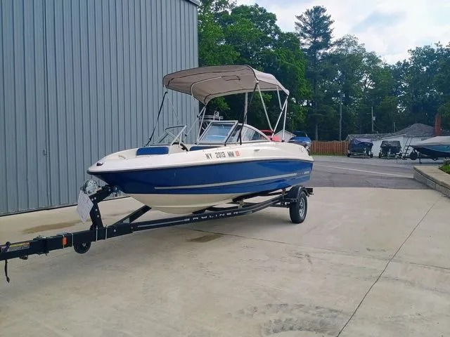 Slide: The Image of Bayliner 175 Bowrider 2016 - 16