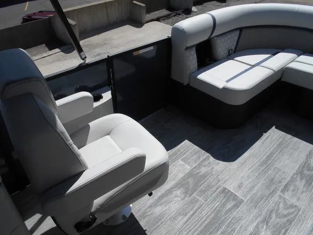 Slide: The Image of Crest Conquest 210 SLC 2026 - 10