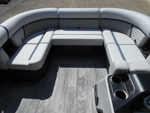 Slide: The Image of Crest Conquest 210 SLC 2026 - 11