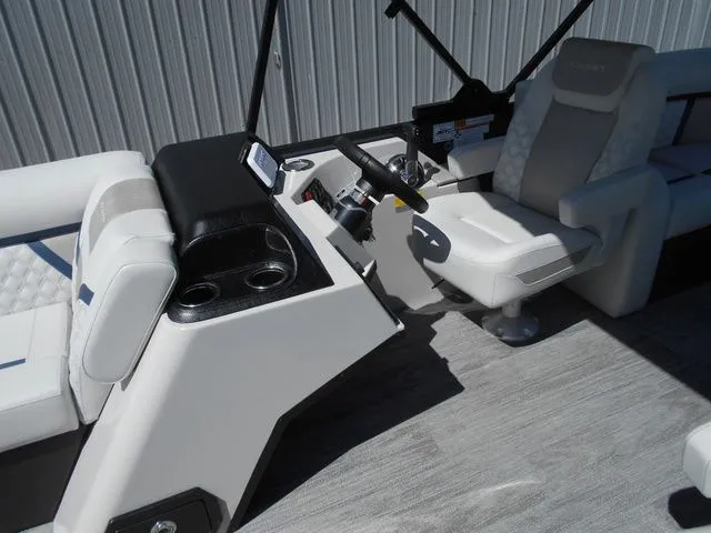 Slide: The Image of Crest Conquest 210 SLC 2026 - 15