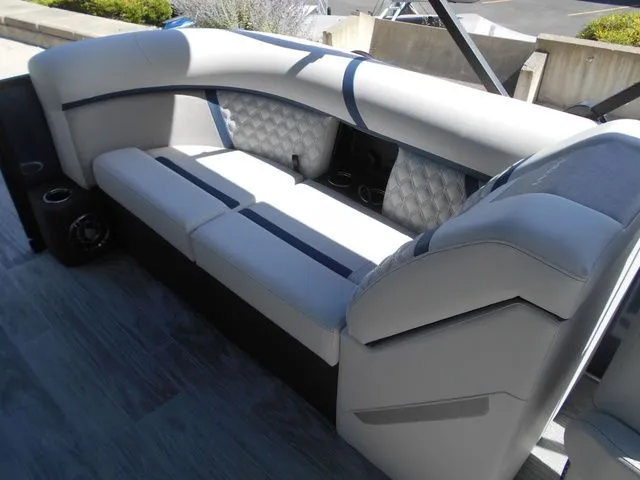 Slide: The Image of Crest Conquest 210 SLC 2026 - 17