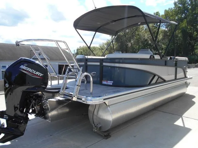 Slide: The Image of Crest Conquest 210 SLC 2026 - 3