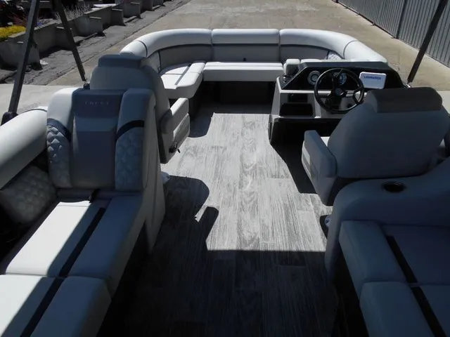 Slide: The Image of Crest Conquest 210 SLC 2026 - 6