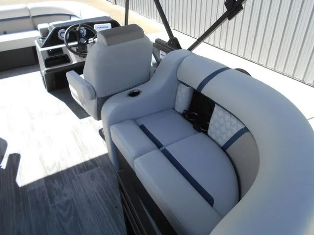 Slide: The Image of Crest Conquest 210 SLC 2026 - 8