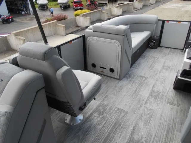 Slide: The Image of Crest Conquest 230 SLC 2026 - 10