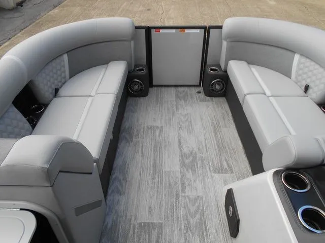 Slide: The Image of Crest Conquest 230 SLC 2026 - 14