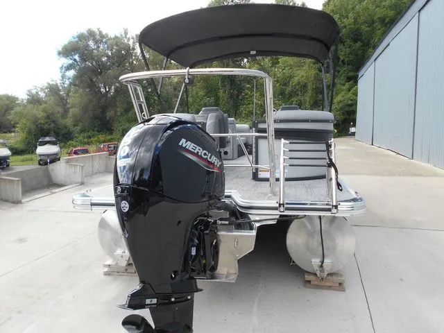 Slide: The Image of Crest Conquest 230 SLC 2026 - 3