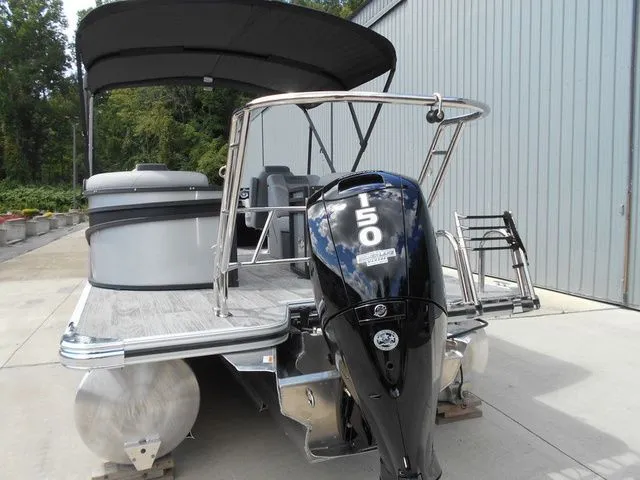 Slide: The Image of Crest Conquest 230 SLC 2026 - 4