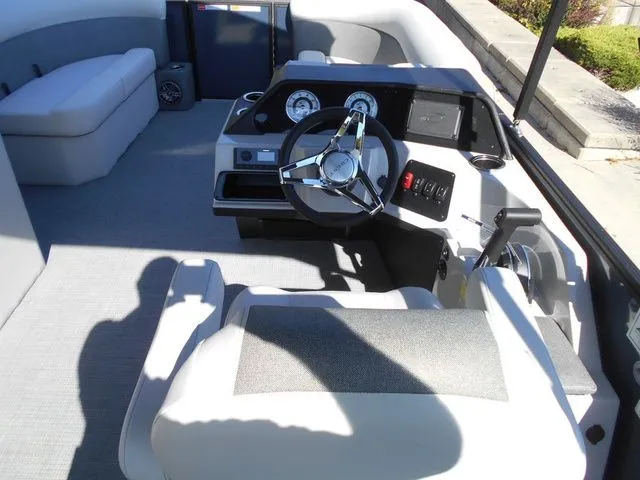 Slide: The Image of Crest Conquest SE 200 Cruise 2026 - 10