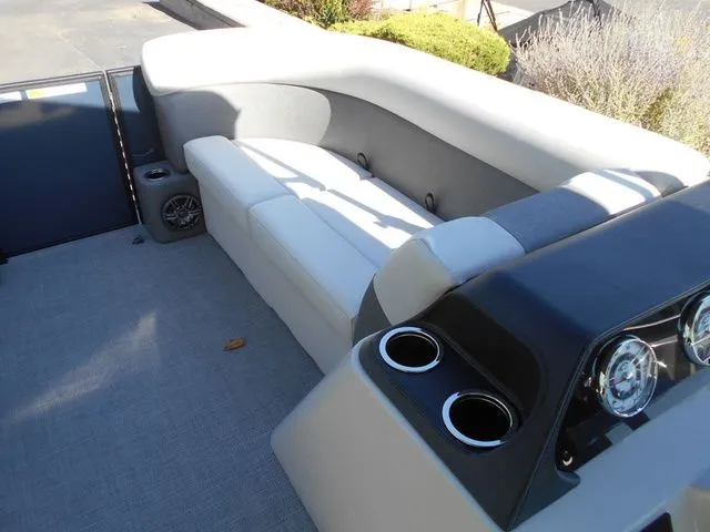 Slide: The Image of Crest Conquest SE 200 Cruise 2026 - 13