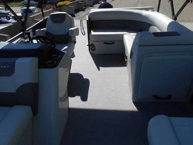 Slide: The Image of Crest Conquest SE 200 Cruise 2026 - 15