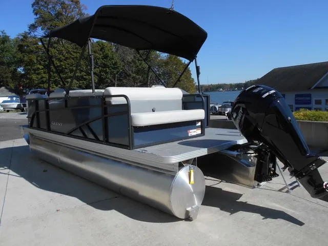 Slide: The Image of Crest Conquest SE 200 Cruise 2026 - 3