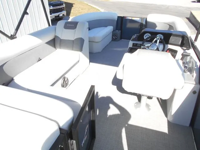 Slide: The Image of Crest Conquest SE 200 Cruise 2026 - 6