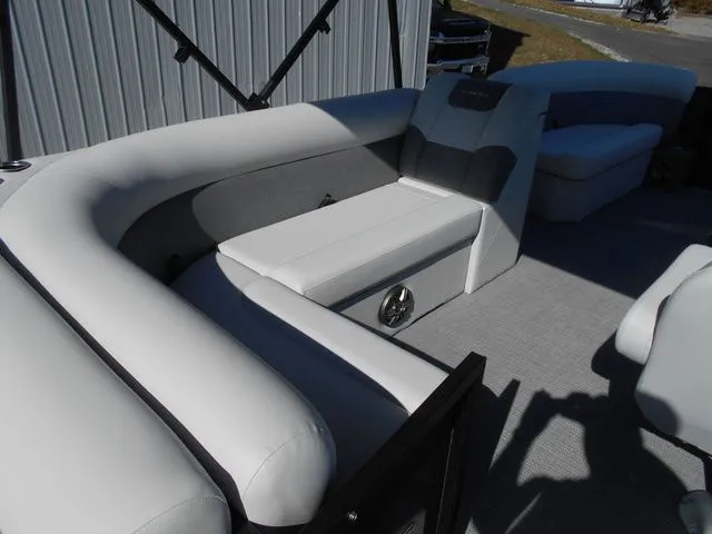 Slide: The Image of Crest Conquest SE 200 Cruise 2026 - 9