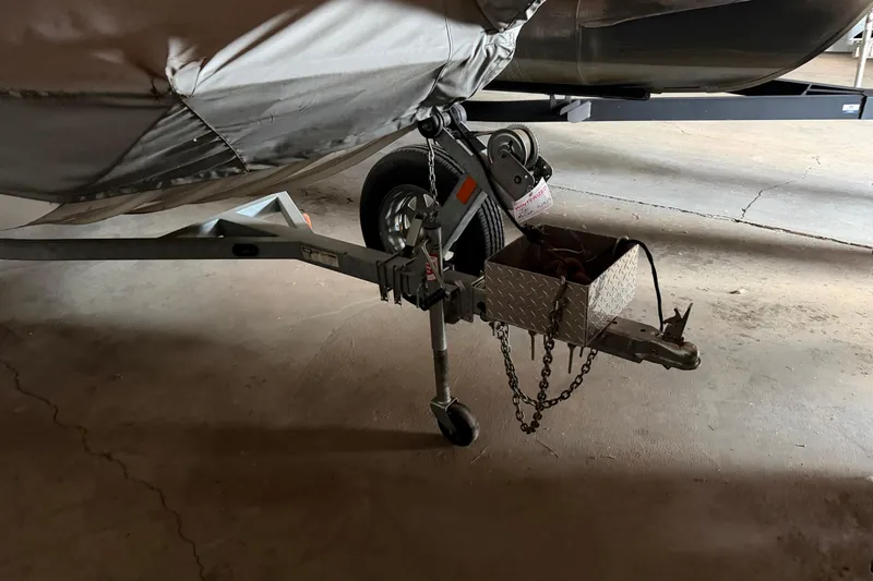 Slide: The Image of Covered 2009 G3 1860 CC Deluxe boat on trailer in a garage setting. - 19