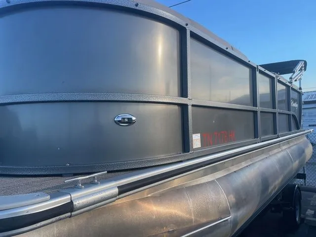 Slide: The Image of Bentley Pontoons 20LE 2023 - 2