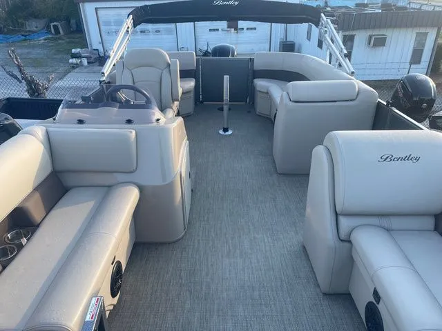 Slide: The Image of Bentley Pontoons 20LE 2023 - 3