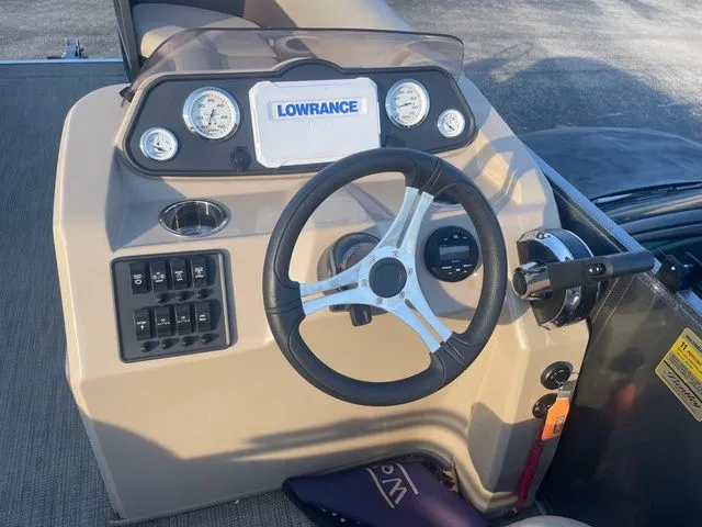 Slide: The Image of Bentley Pontoons 20LE 2023 - 4