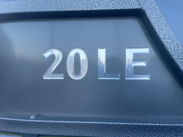 Slide: The Image of Bentley Pontoons 20LE 2023 - 5