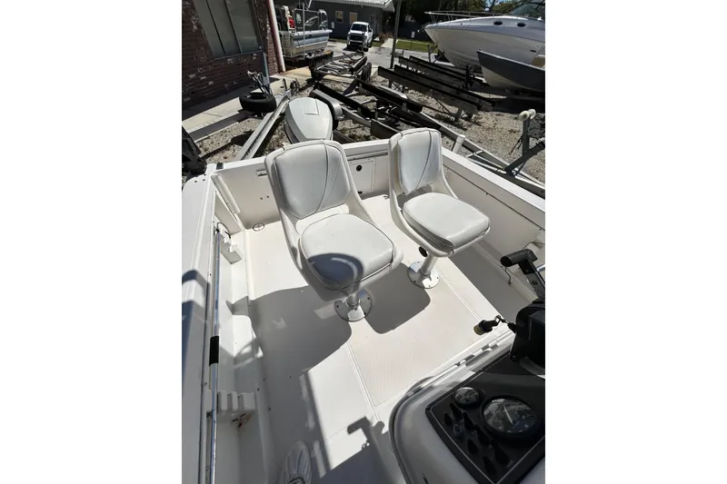 Slide: The Image of 1996 Wellcraft 190 CCF boat interior with two white seats and control panel. - 11