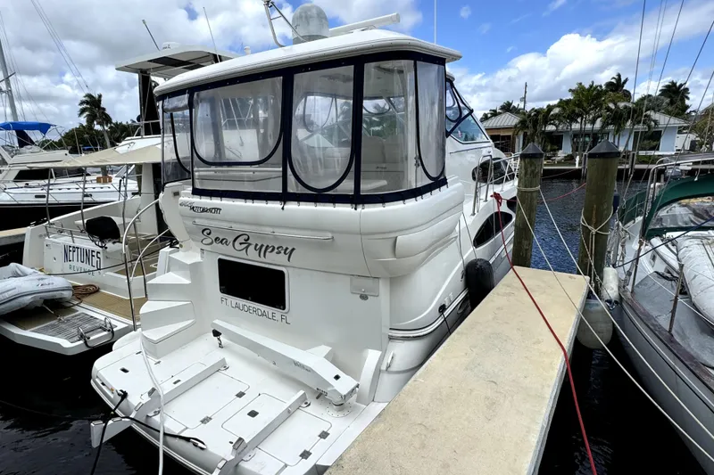 The Image of 2005 Cruisers Yachts 405 Express Motoryacht docked in Fort Lauderdale marina. - 1