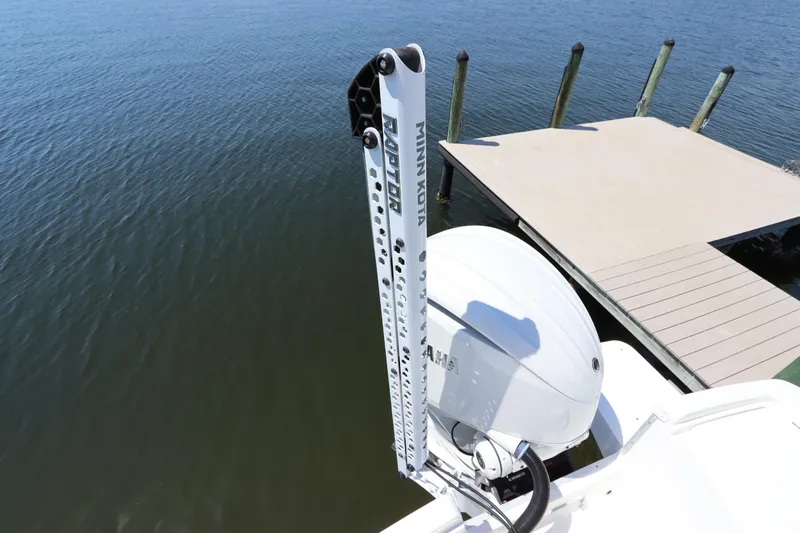 Slide: The Image of 2021 Regulator 24XO boat with Minn Kota Raptor anchor near dock. - 10