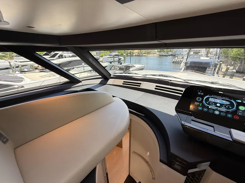 Slide: The Image of Azimut Magellano 25M 2026 - 57