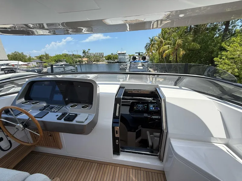 Slide: The Image of Azimut Magellano 25M 2026 - 60